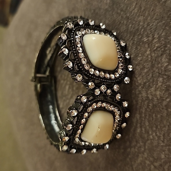 VTG Medieval Castlecore Bronze Rhinestone Chunky Clamper Bracelet - Picture 2 of 7